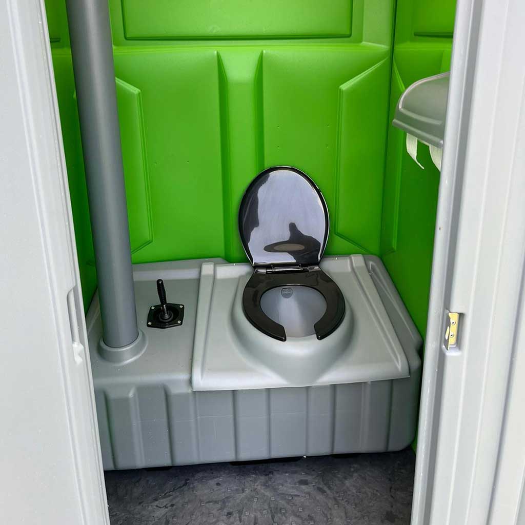 portable toilet servicing cleaning maintenance 4
